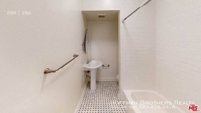 Building Photo - 752 S Mariposa Ave