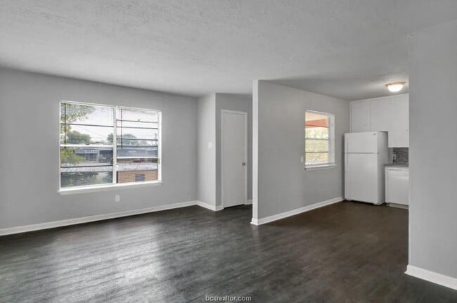 Building Photo - 3800 E 29th St