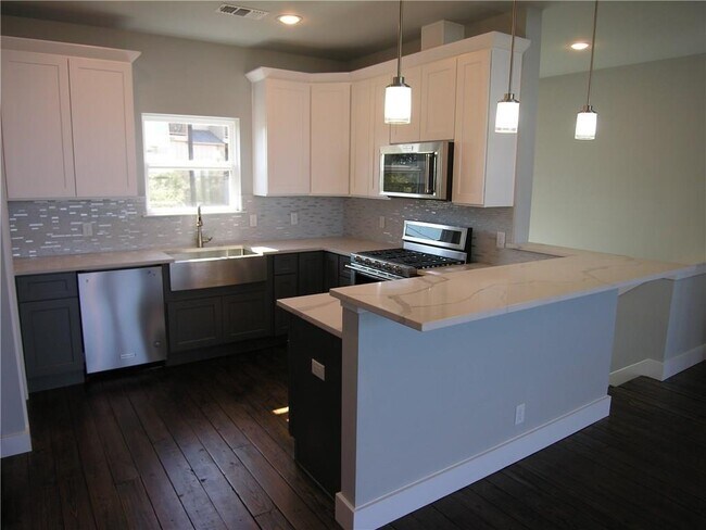 Building Photo - 17631 Panorama Dr