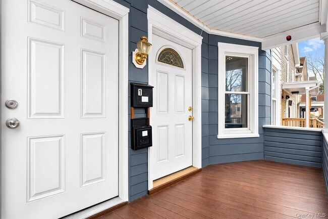 Foto del edificio - 148 Winnikee Ave