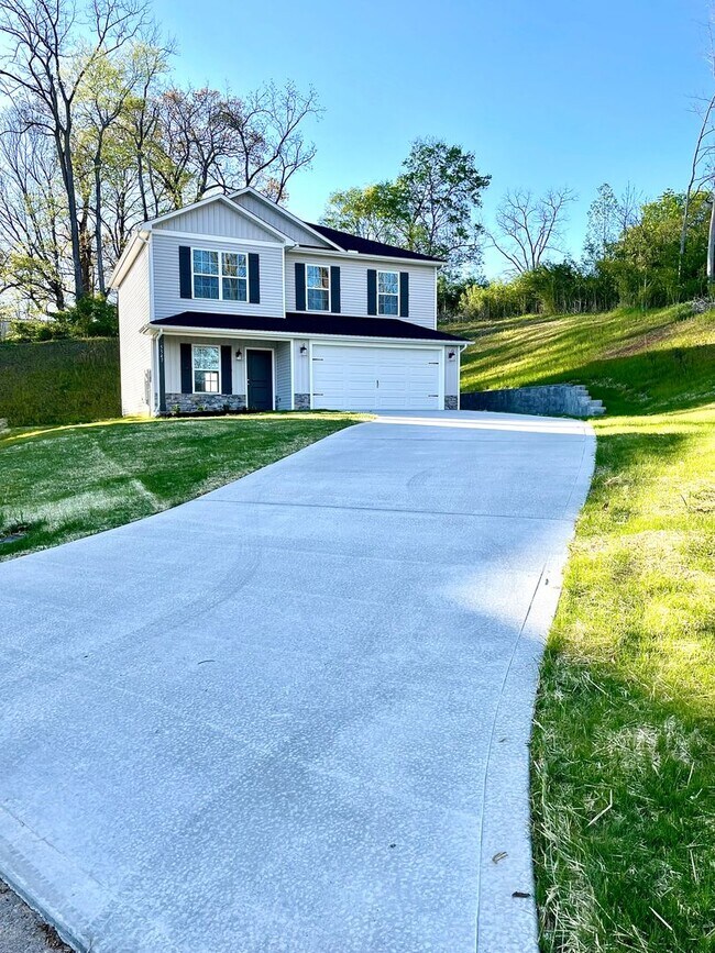 Building Photo - Beautiful New Build iN Fountain City