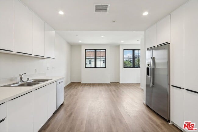 Foto del edificio - 951 S Wilton Pl