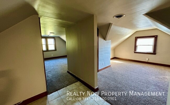 Building Photo - 1620 Hillcrest Rd