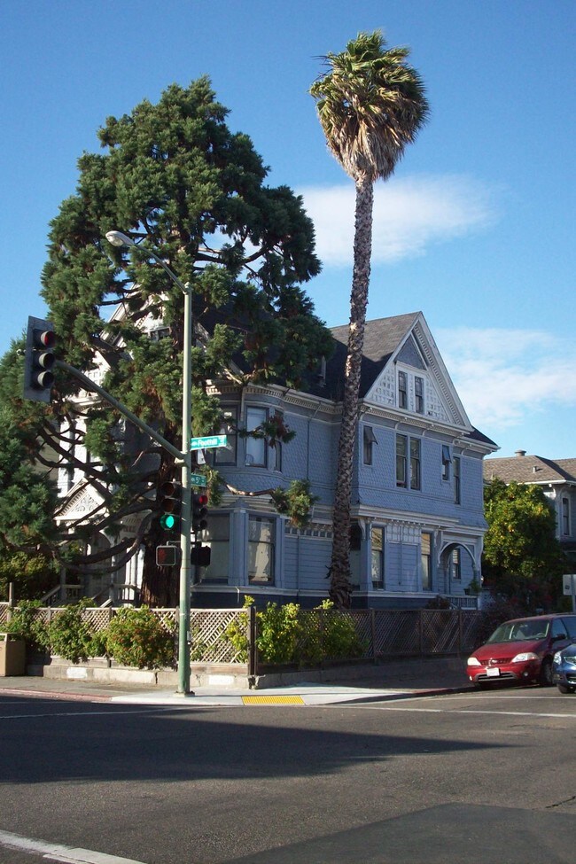 Foto del edificio - 448 Foothill Blvd