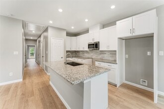 Building Photo - 5125 Jezebel St