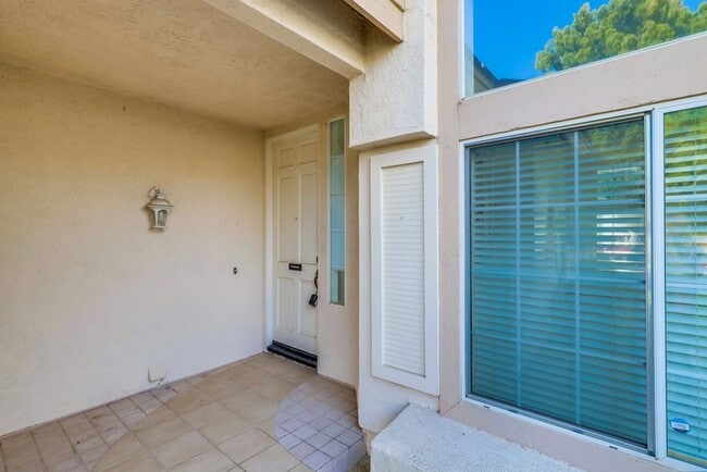 Building Photo - Discovery Hills Home with Spacious Yard an...