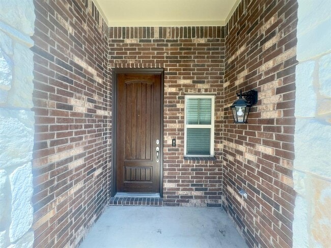 Building Photo - 150 Summer Pointe