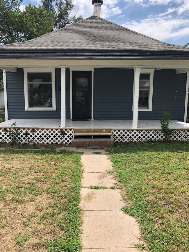 Foto del edificio - Two bedroom with fenced in back yard