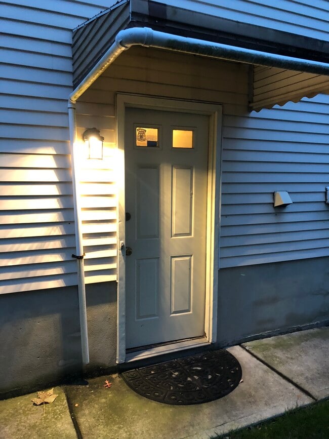 Private entrance - 266 E 54th St