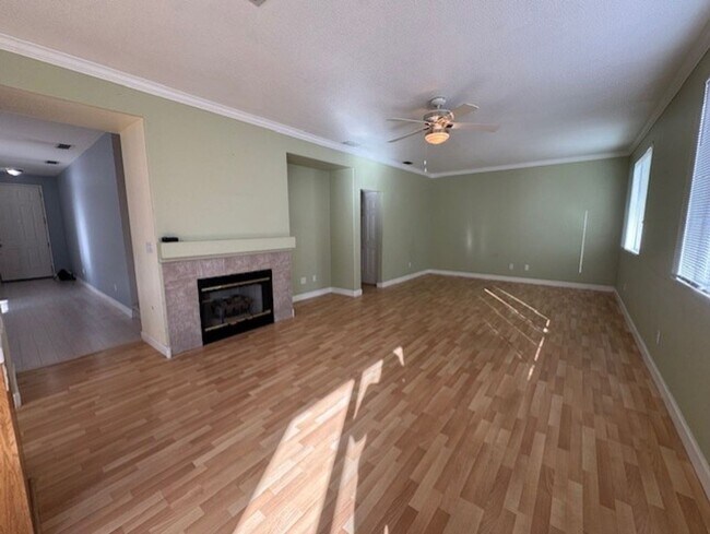 Foto del edificio - Gold River 4 Bedroom with Large Brick Patio in backyard!