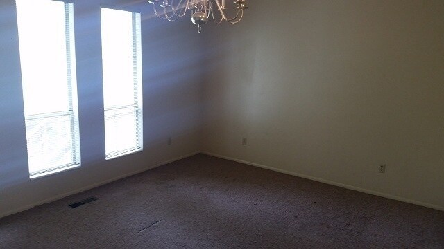 Foto del edificio - Great home with 2 car garage, deck and shed, fenced yard in Roy for rent