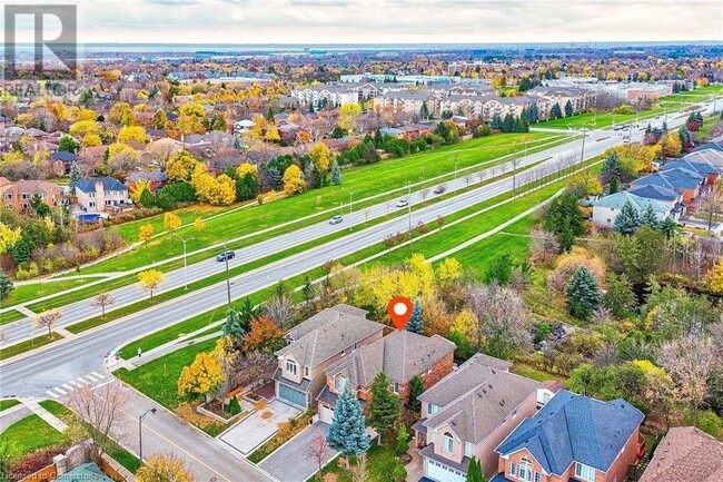 Photo du bâtiment - 2018 Deer Park Rd