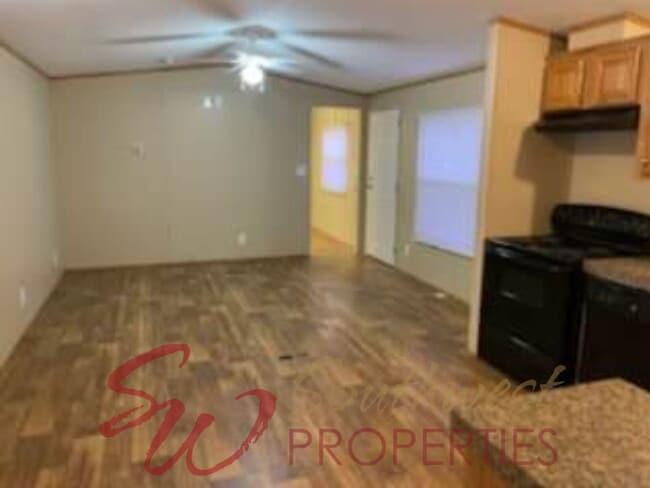 Building Photo - 2 Bedroom 1 Bath Cozy Country Living