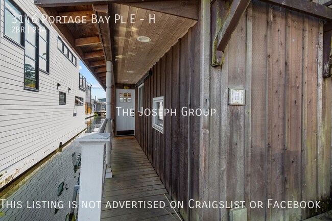 Foto del edificio - One of a kind 2 bed/1.75 bath houseboat ov...