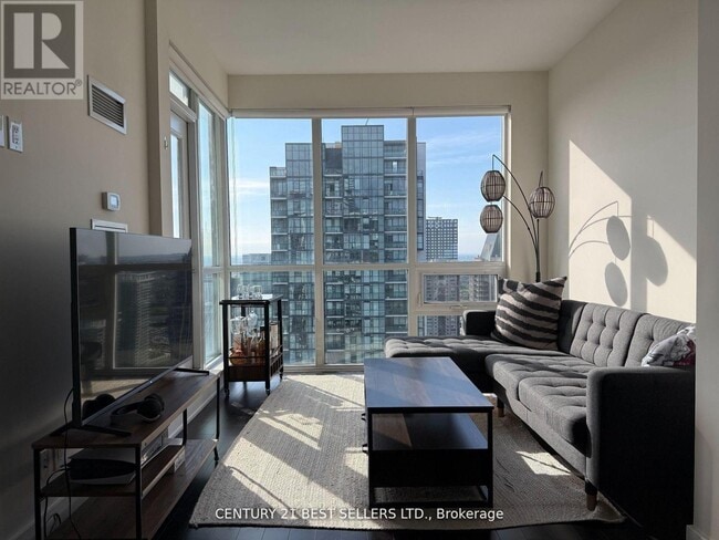 Photo du bâtiment - 510 Curran Place