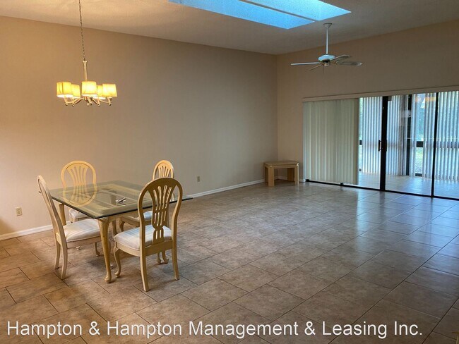Foto del edificio - 3 br, 2 bath House - 7500 CHAPELHILL DR