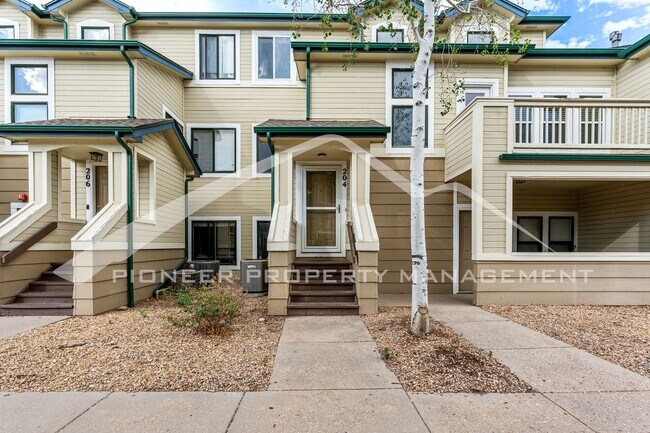 Spacious Townhouse with Washer/Dryer and Central AC - Spacious Townhouse with Washer/Dryer and Central AC