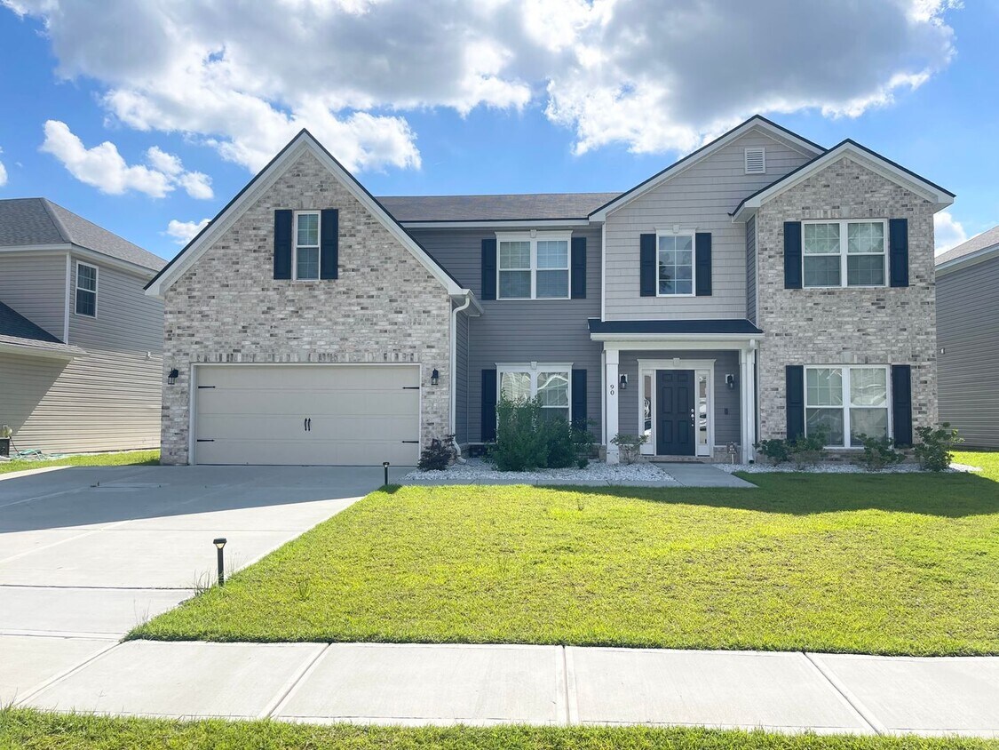 Primary Photo - Stunning well kept 4 bed/ 3 bath home!