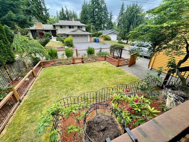 Building Photo - 315 N 155th St
