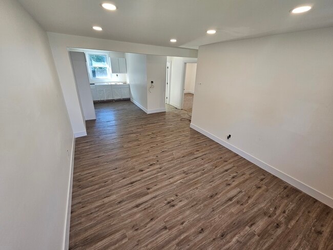 28 Vernon Unit 1 Actual Living Room/Kitchen - 28 Vernon Ter