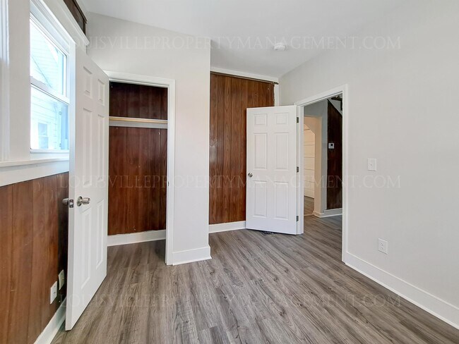 Building Photo - 827 S 38th St