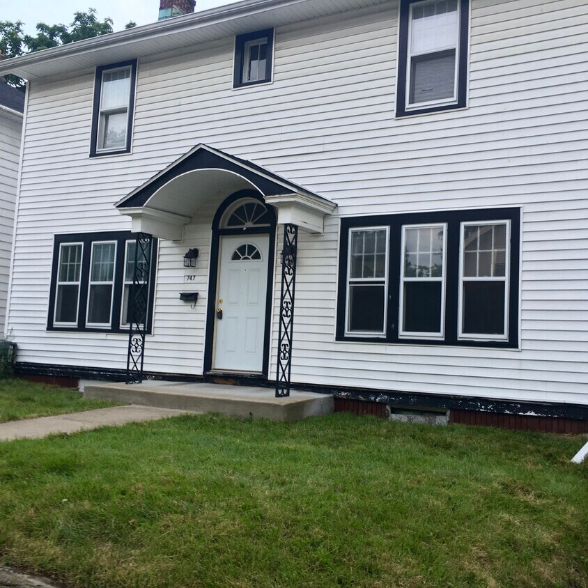 Primary Photo - 747 Stuart Ave