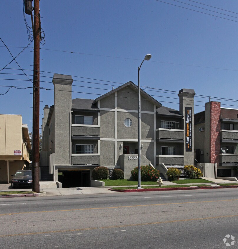 Foto del edificio - 13935 Vanowen St