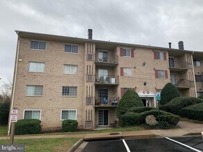 Building Photo - 1521 Colonial Dr
