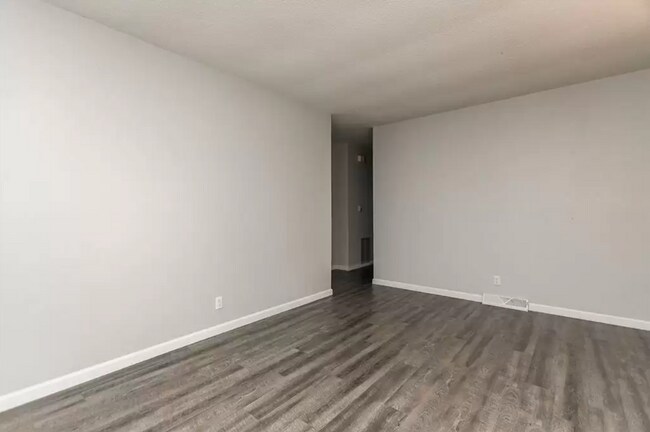 Building Photo - 226 Norwick Rd SW