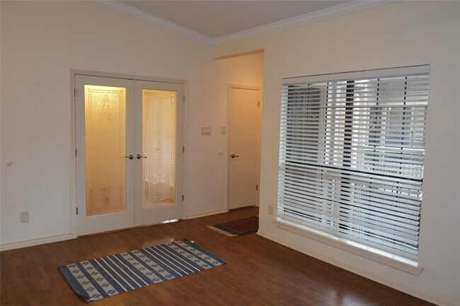 Foto del edificio - 2001 Bering Dr