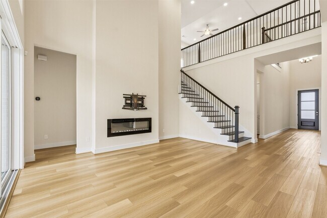 Foto del edificio - 4615 Bridgewood Dr