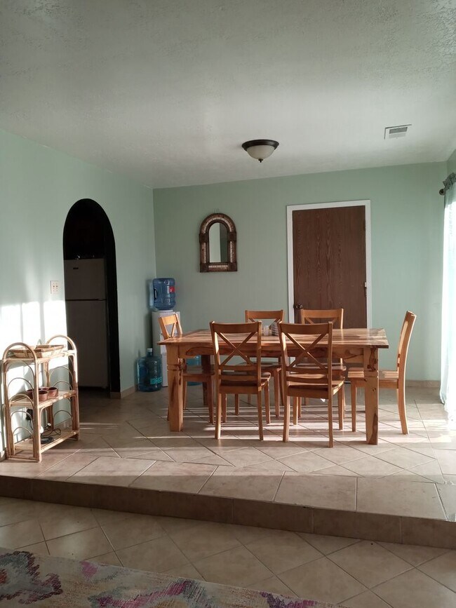 Building Photo - FULLY FURNISHED