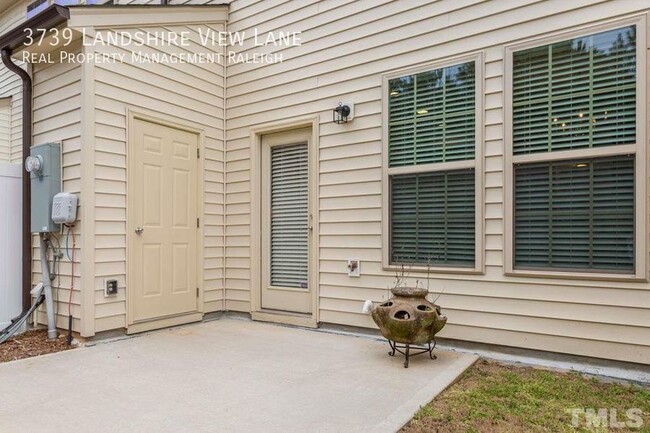 Foto del edificio - 3739 Landshire View Lane