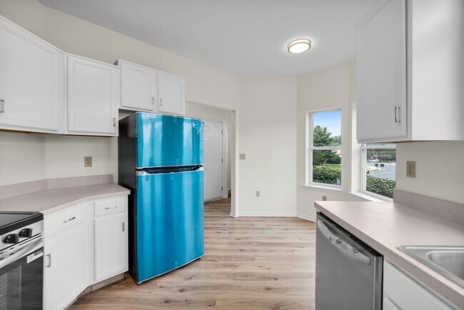Foto del edificio - Charming 3BR Northampton Home – Cozy Livin...