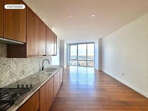 Building Photo - 21 India St