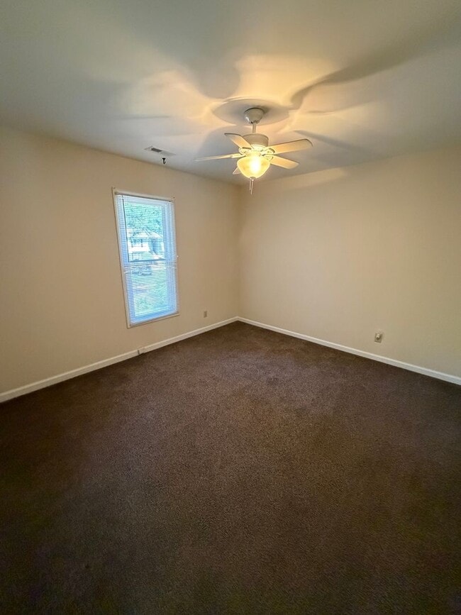 Building Photo - Carrboro / Brighton Sq. Apt. AVAILABLE