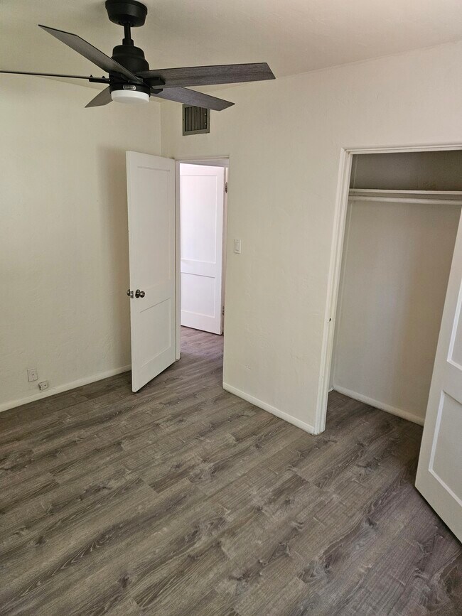 Foto del edificio - 2326 E Earll Dr