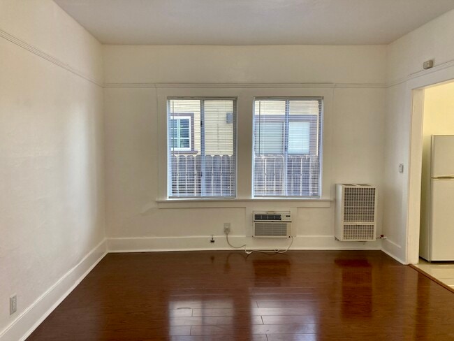 Building Photo - 128 S Ave 57