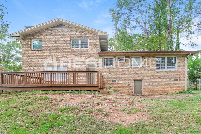 Building Photo - 2756 Knollview Drive