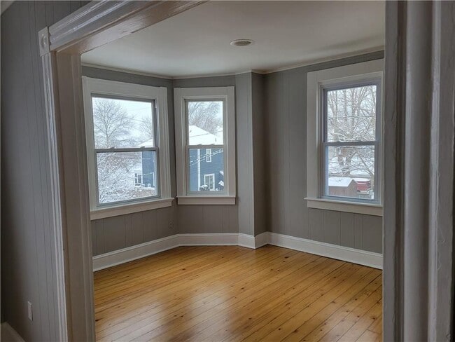 Building Photo - 13 Livingston Pl