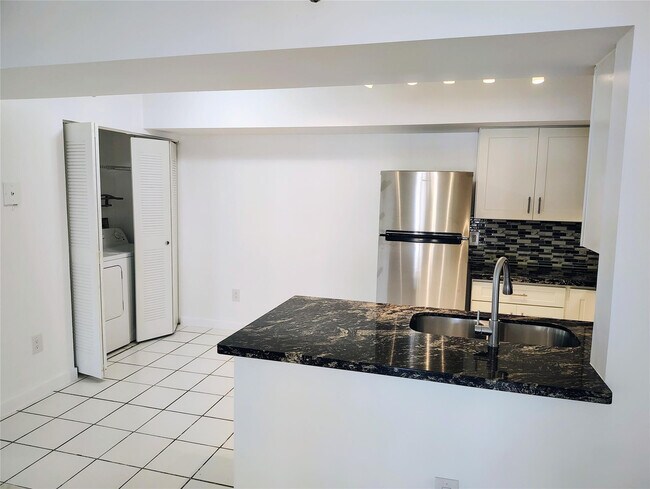 Foto del edificio - 5590 NW 61st St