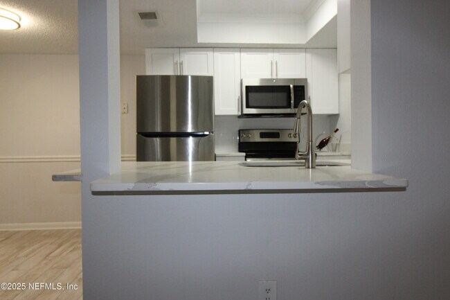 Foto del edificio - 100 Fairway Park Blvd