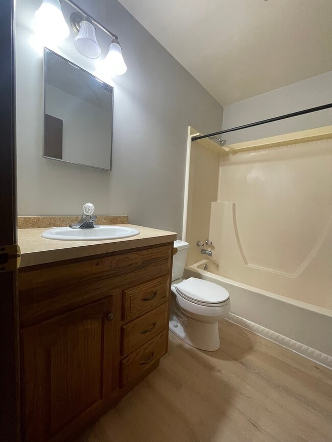 Building Photo - 3 Main St