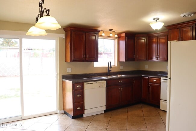 Building Photo - 5122 N Leonardo De Vinci Dr