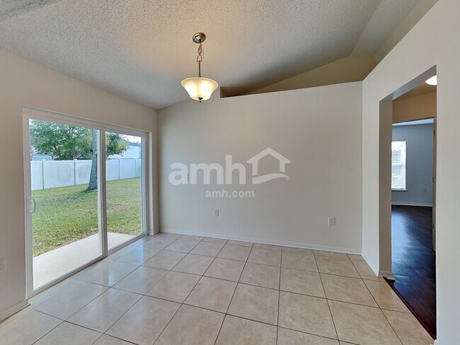 Foto del edificio - 7378 High Bluff Rd N