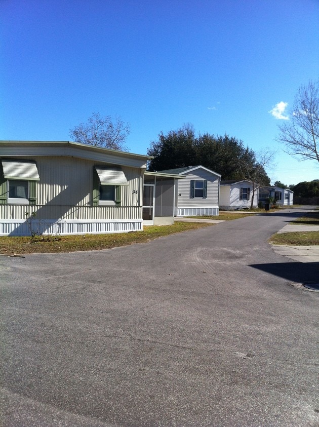 Golden Estates Apartments in Umatilla, FL