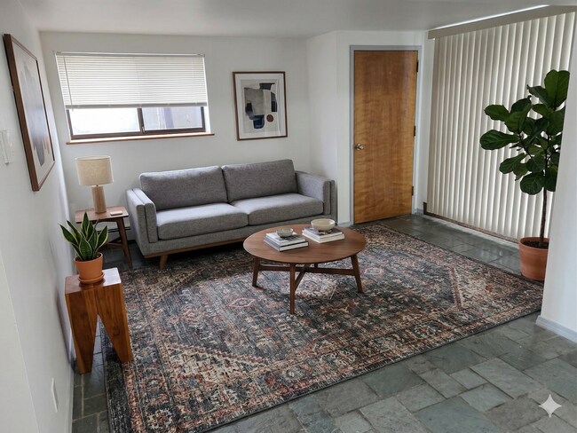 Foto del edificio - Large Renovated 2br/2bath in Charming Mountain Community (Heat Included)