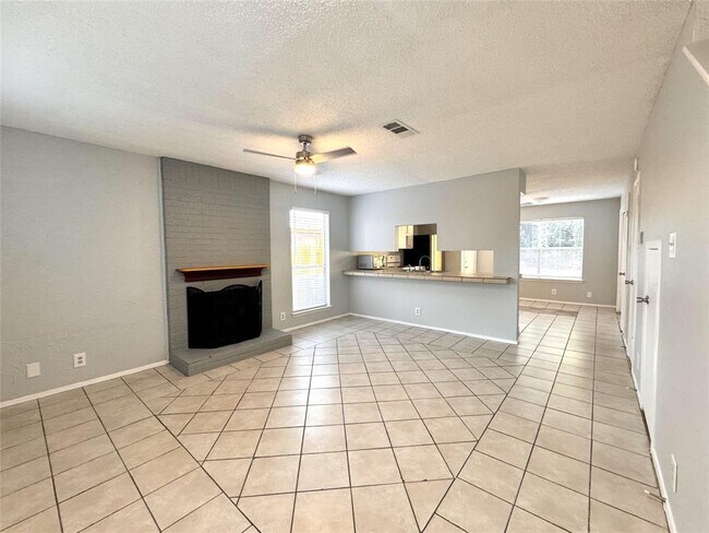 Foto del edificio - 2203 Granberry Dr