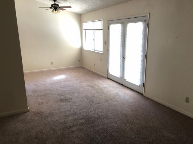 Building Photo - 4 Bedroom 2 Bath House for Rent