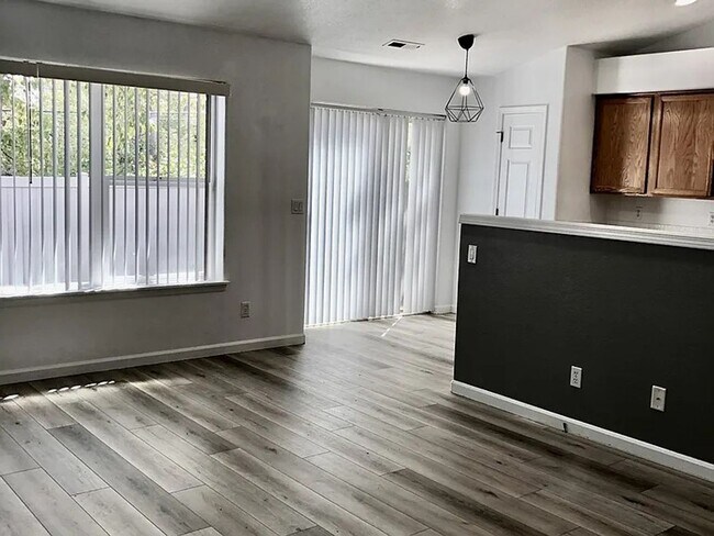 Building Photo - 3815 Century Dr